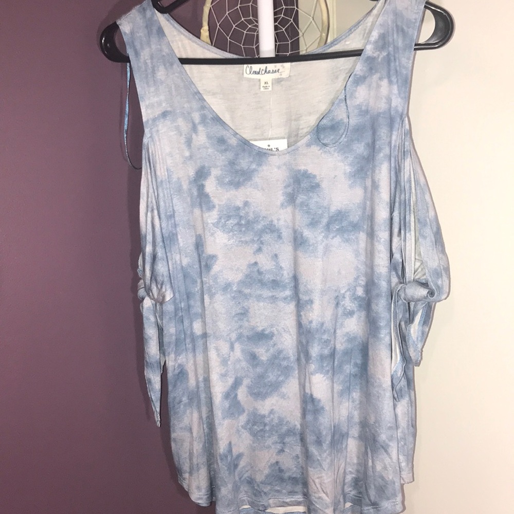 Cloud top with cute sleeves!